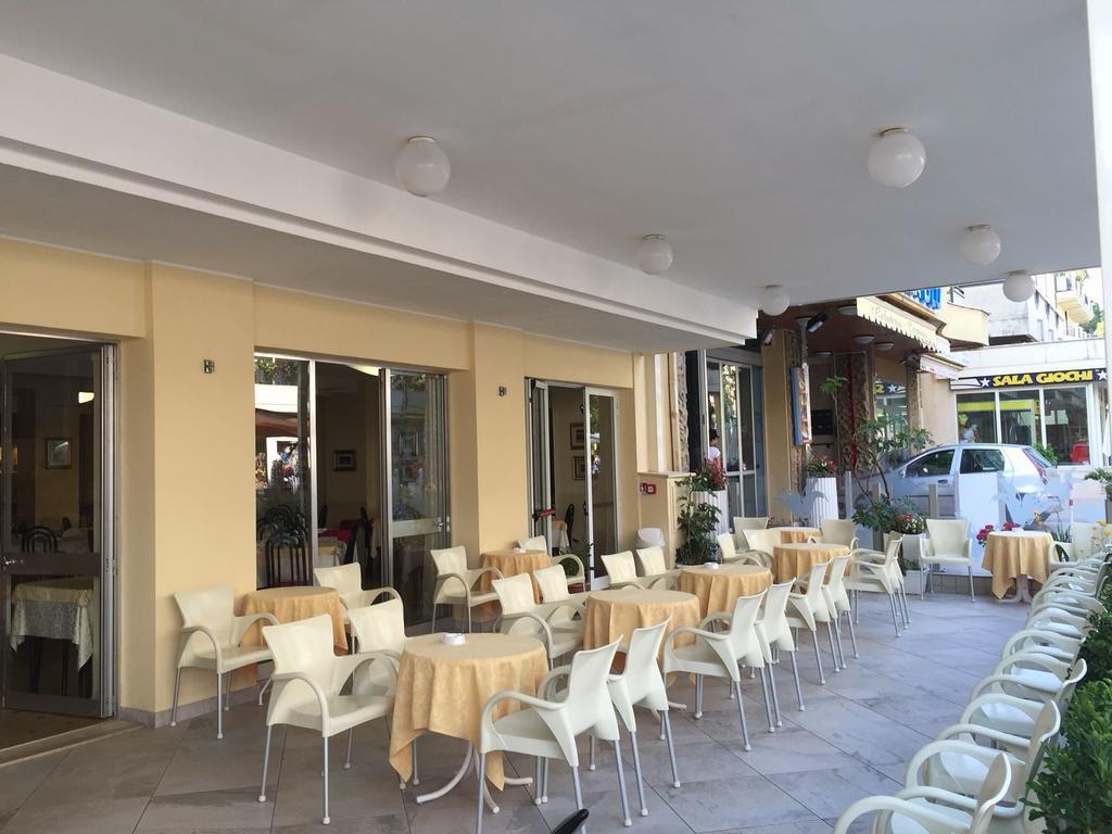 Hotel Angela Misano Adriatico Exterior foto